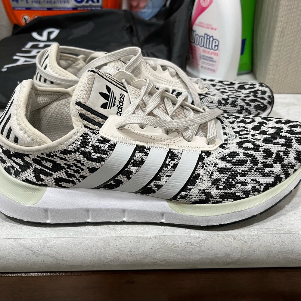 Adidas women’s swift run x leopard